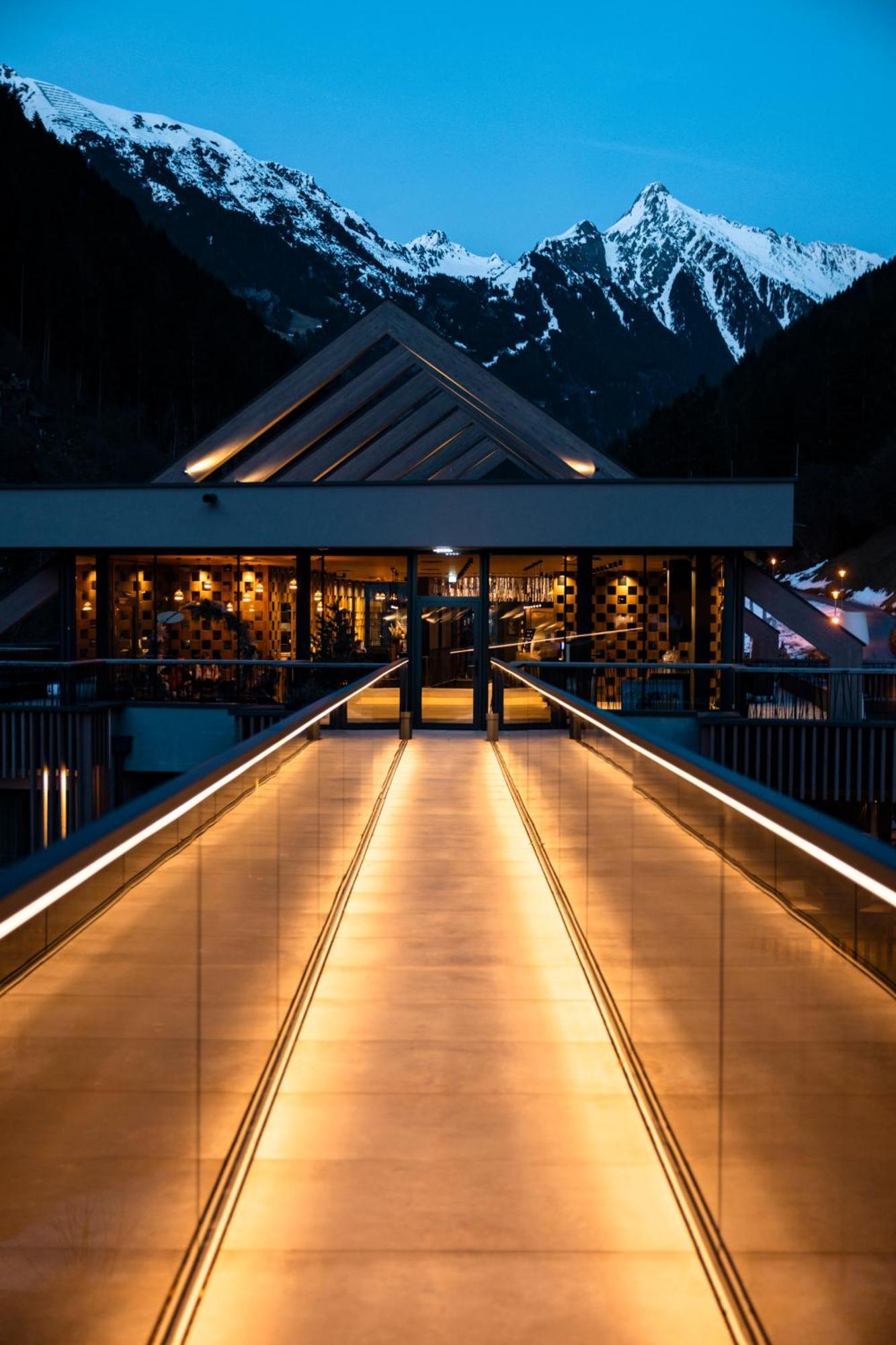 Zillergrundrock Luxury Mountain Resort マイヤーホーフェン エクステリア 写真