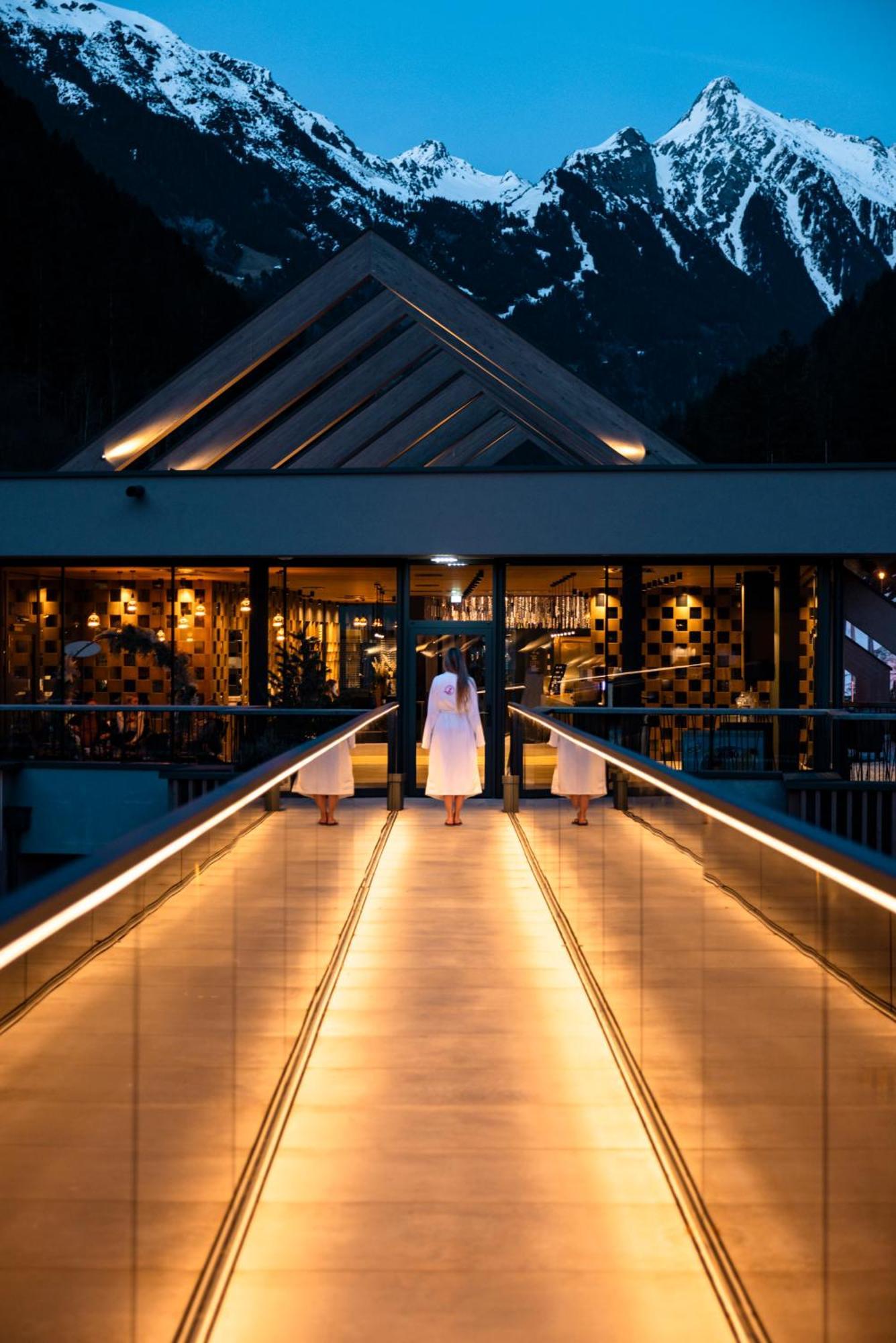 Zillergrundrock Luxury Mountain Resort マイヤーホーフェン エクステリア 写真